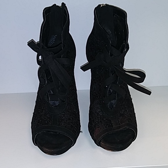 Heels - Picture 2 of 4